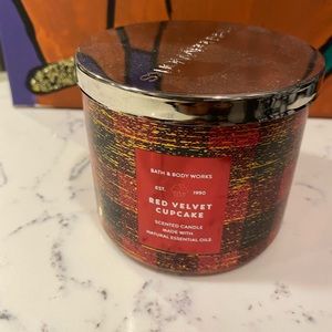 NWT Bath and Body Works Red Velvet Cupcake Candle